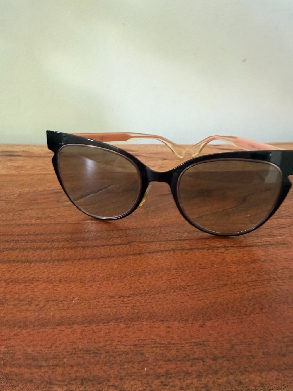 FENDI Sunglasses - Picture 2 of 8